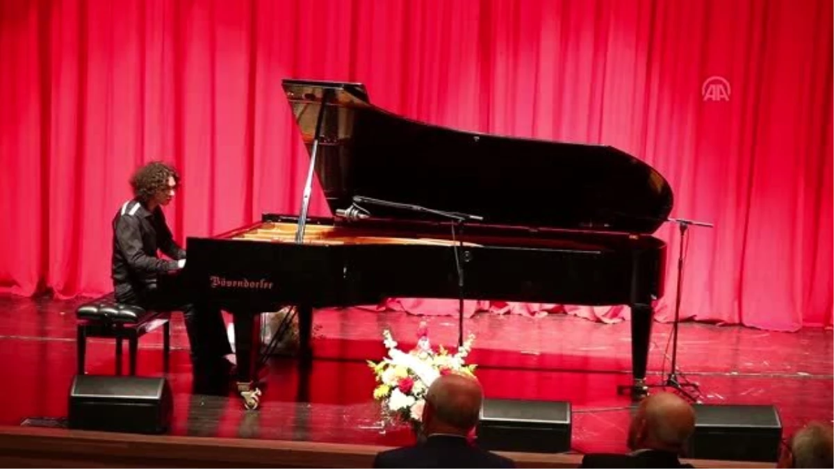 Genç piyanist Berkay Özkan, Tekirdağlıları büyüledi