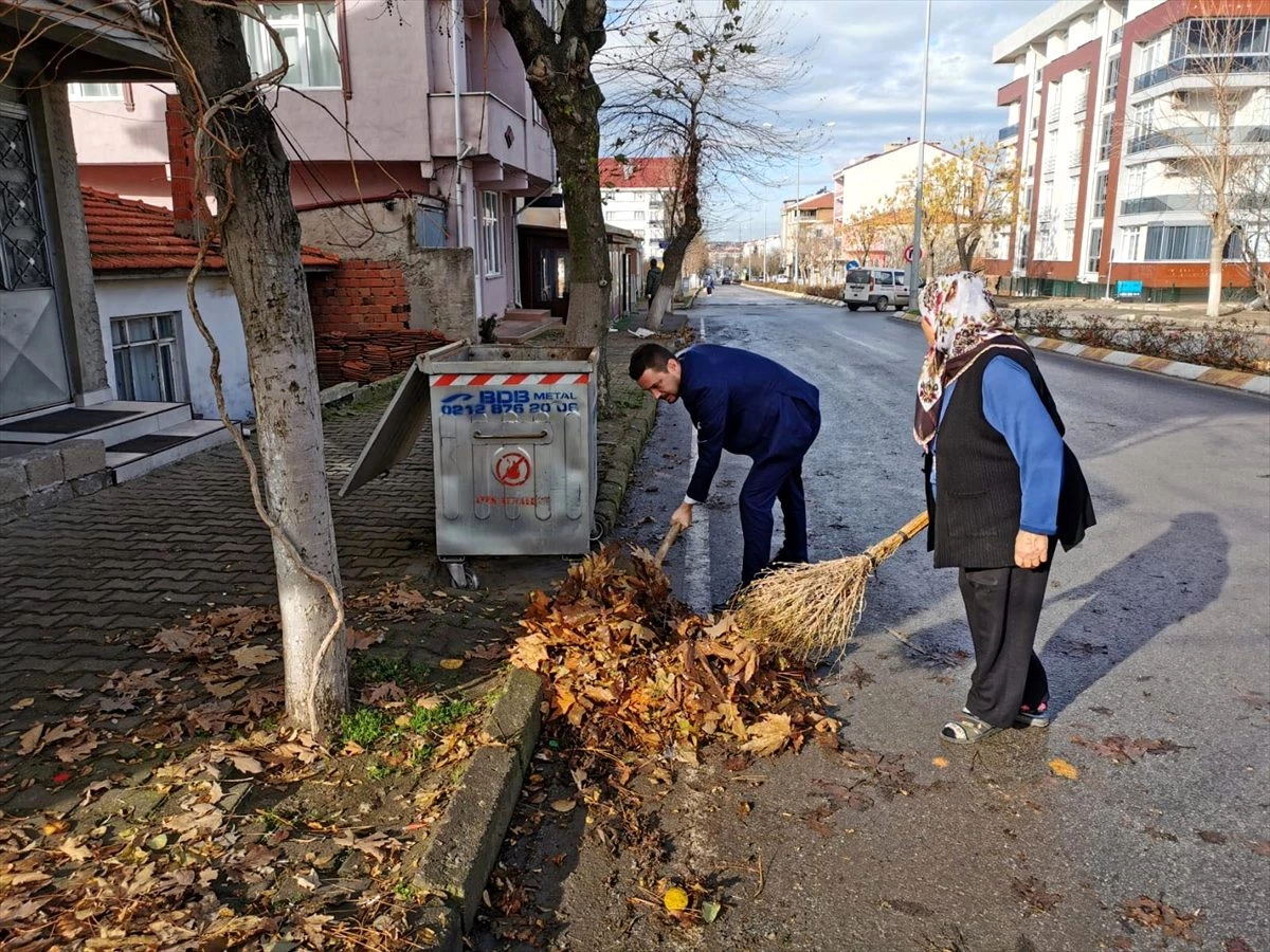 Havsa Belediye Başkanı Aydın Balkan temizlik çalışmasına katıldı
