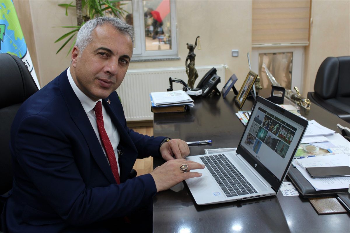 Hendek Belediye Başkanı Babaoğlu, AA\'nın "Yılın Fotoğrafları" oylamasına katıldı