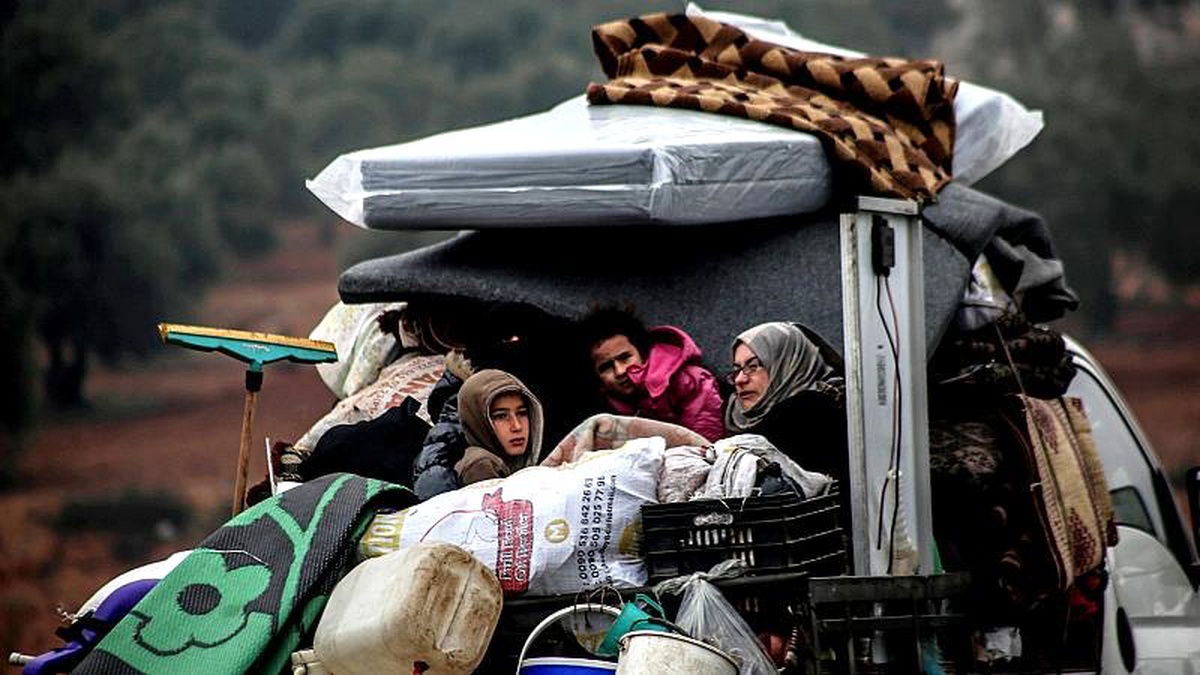 İdlib\'de geçen ay başından bu yana en az 215 bin sivil yerinden edildi