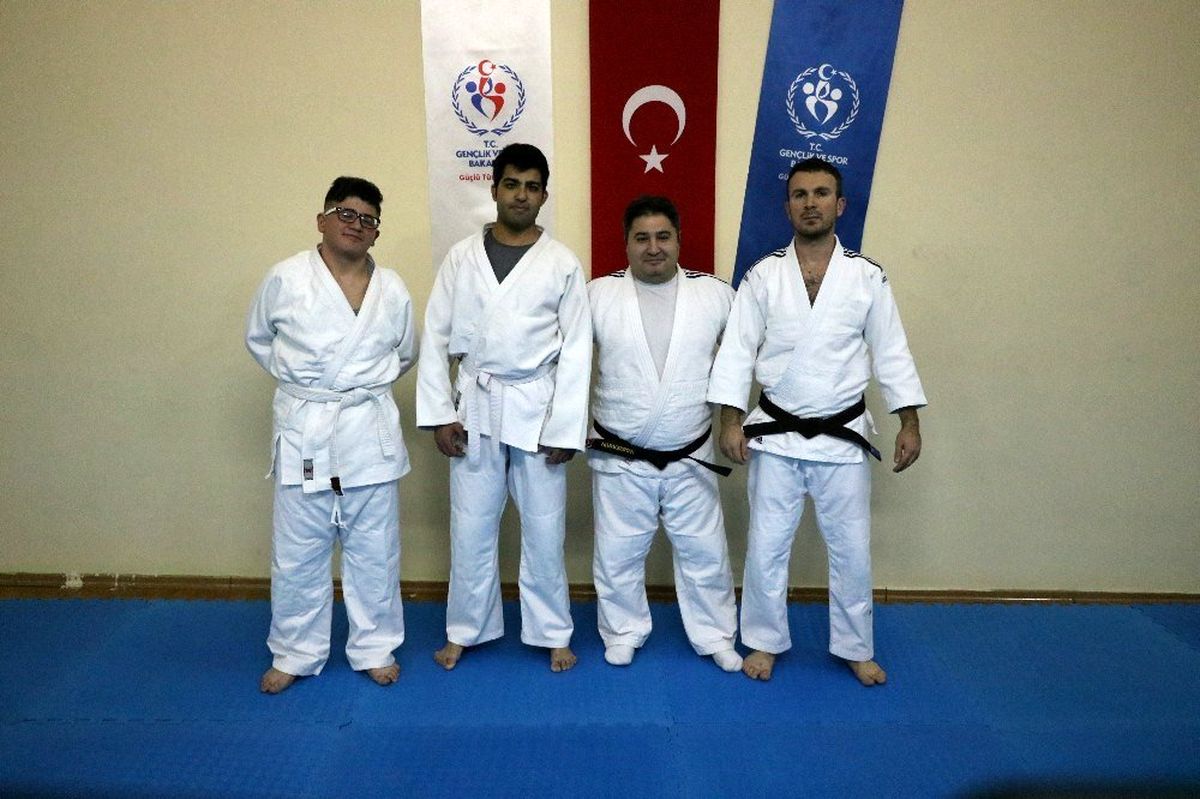 İşitme engelli judocular engel tanımıyor