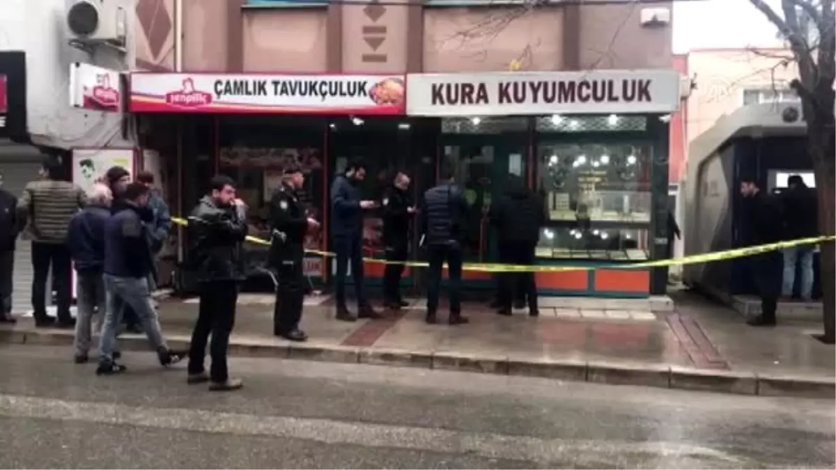 İzmir\'de kuyumcuya yönelik silahlı soygunda 2 kişi yaralandı