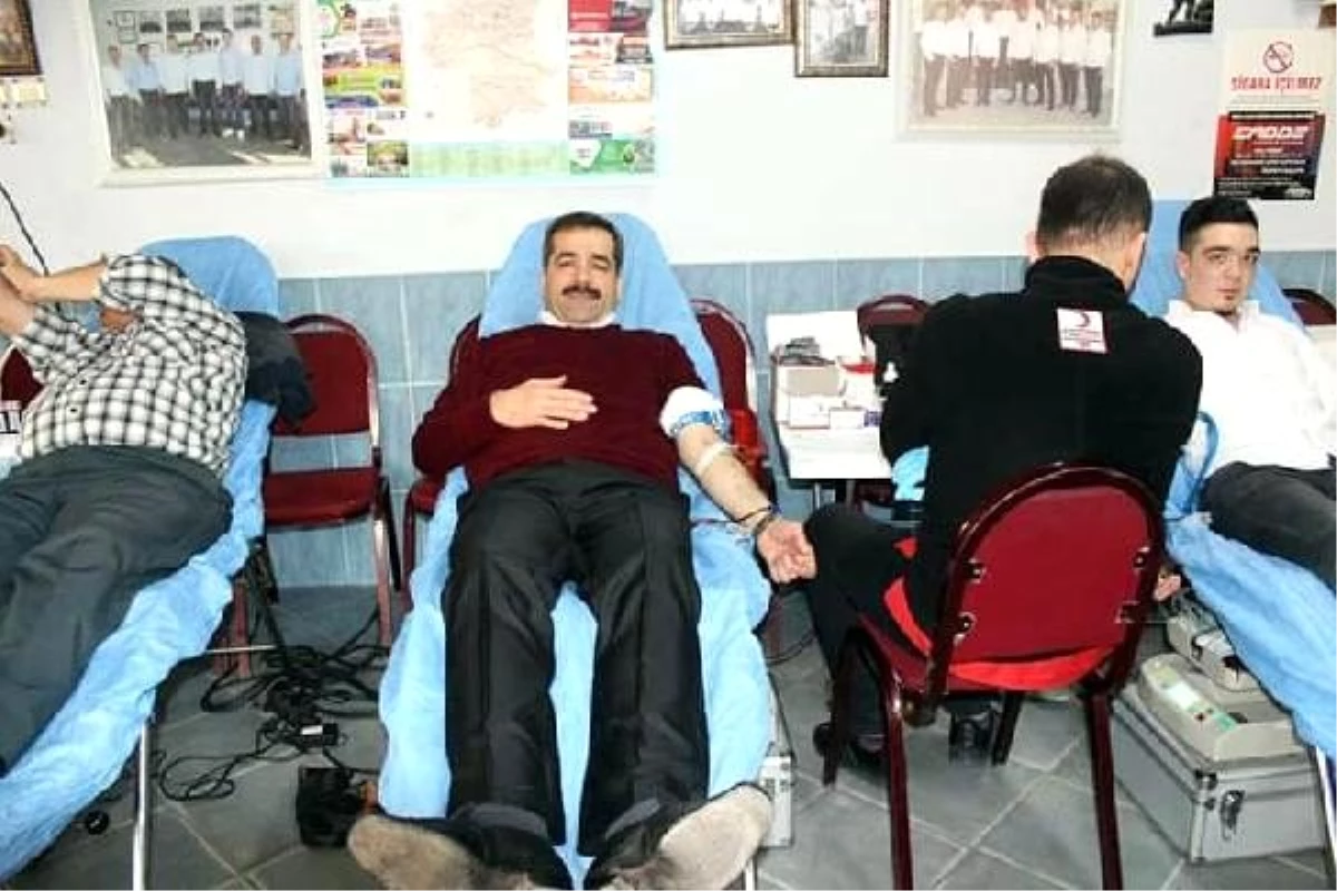 Kahveciden örnek kan bağışı kampanyası
