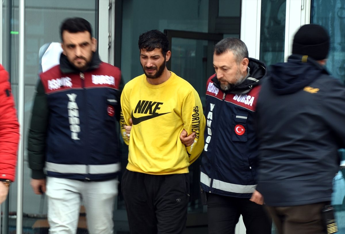 Kapkaç zanlısı ağlayarak mağdurlardan özür diledi