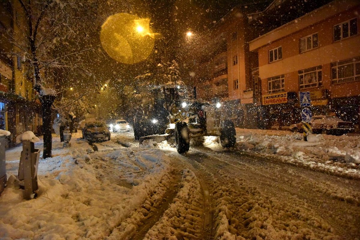 Kar nedeniyle Kahramanmaraş-Kayseri kara yolu ulaşıma kapandı