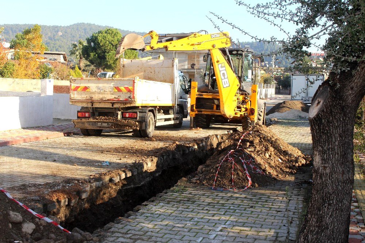 Kemer Göynük\'te kanalizasyon çalışması