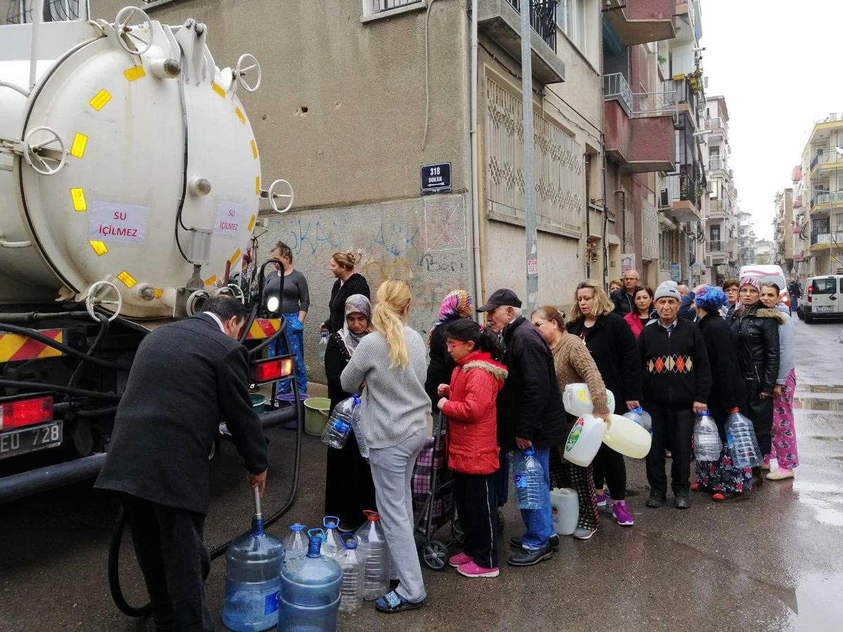 Konak\'ta tankerle su desteği devam ediyor