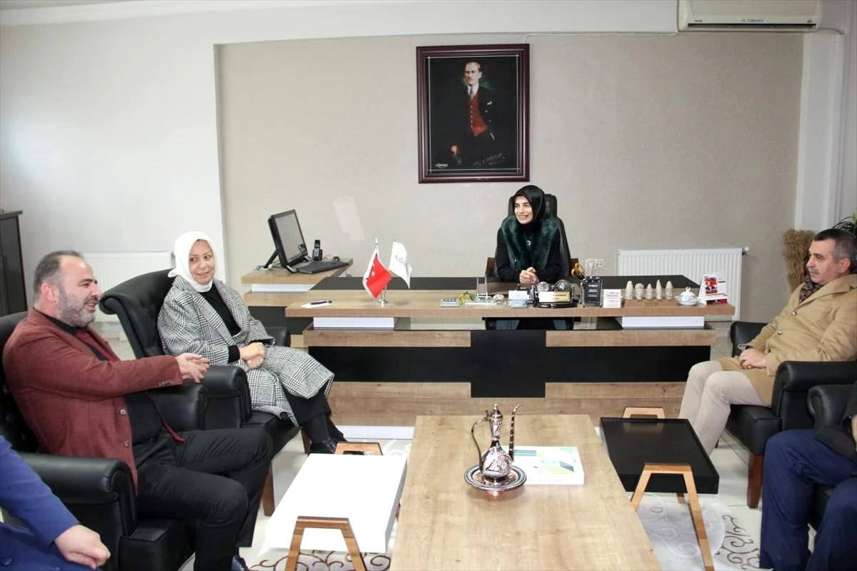Milletvekili Öznur Çalık, Malatya Eczacılar Odası Başkanı Ebru Sönmez\'i ziyaret etti