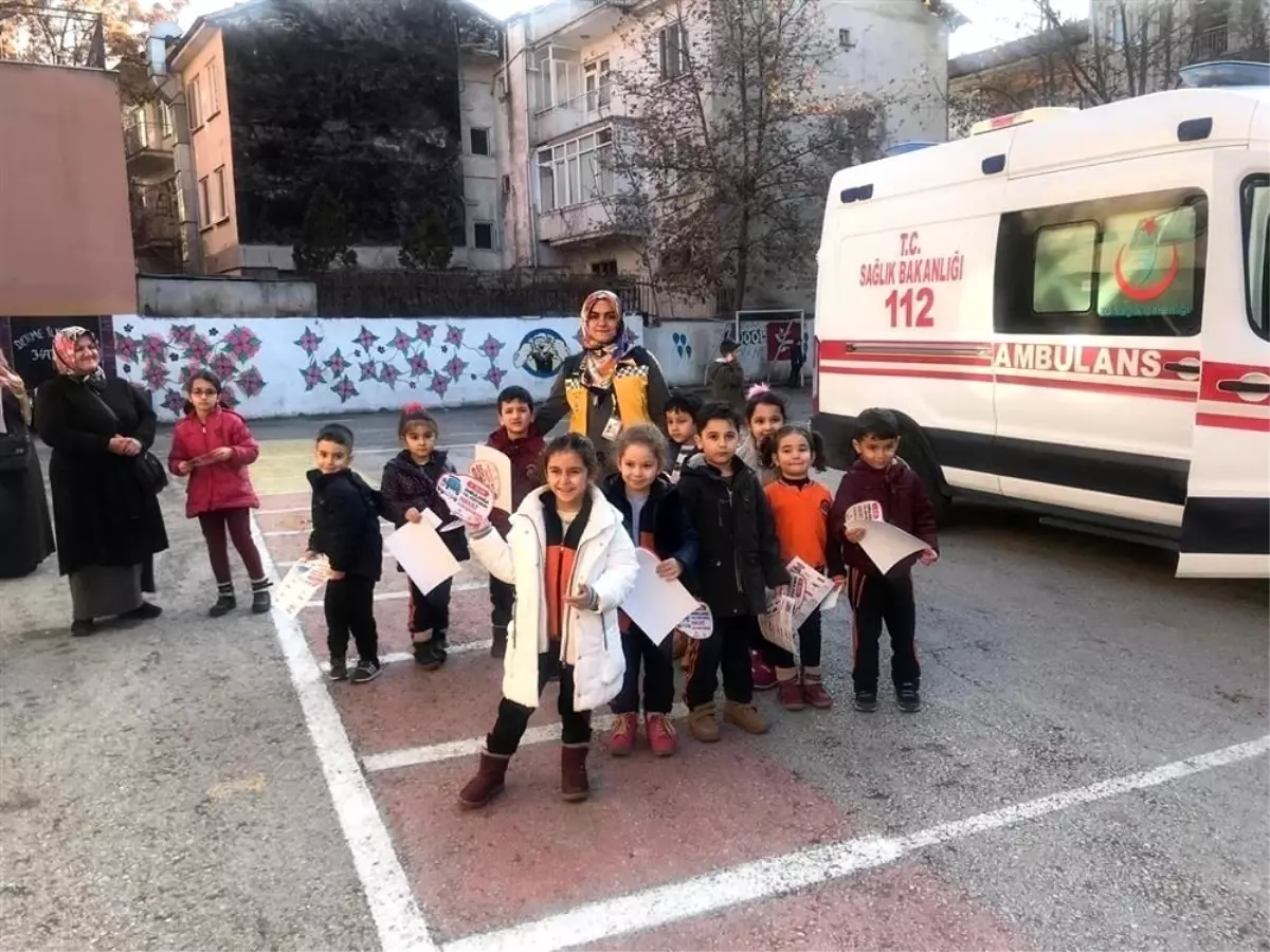 Miniklere ambulans tanıtıldı