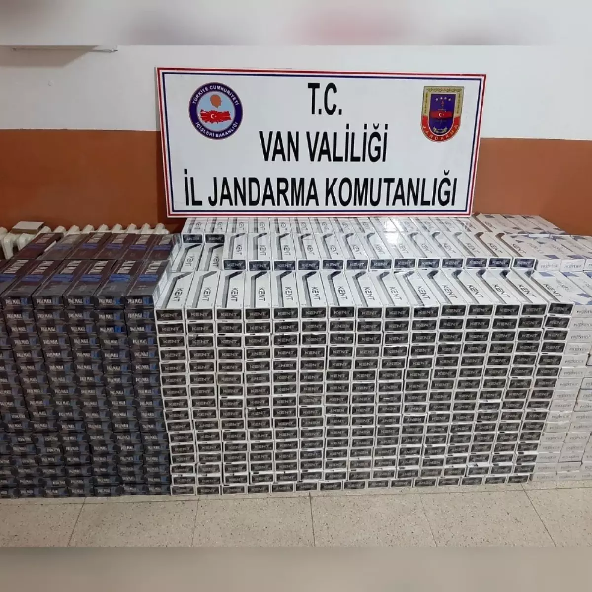 Muradiye 11 bin 780 paket kaçak sigara ele geçirildi