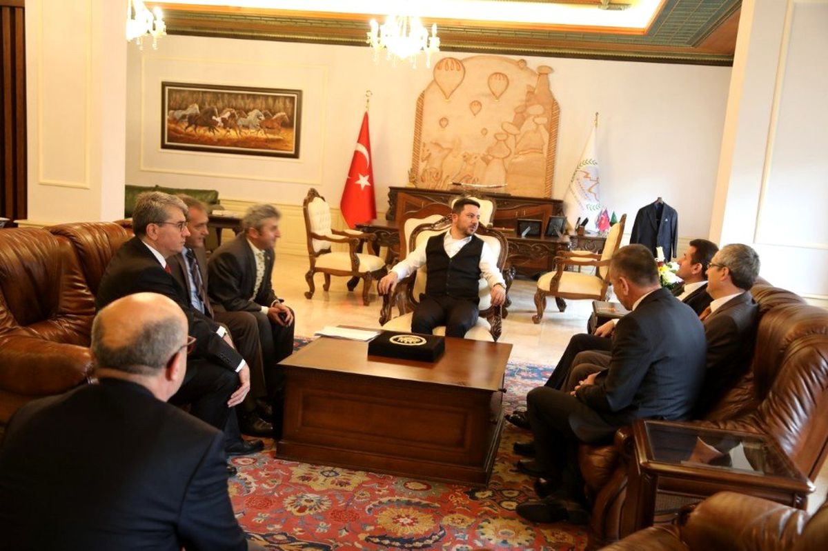 Orman Bölge Müdürü Çapkın, Belediye Başkanı Arı\'yı ziyaret etti