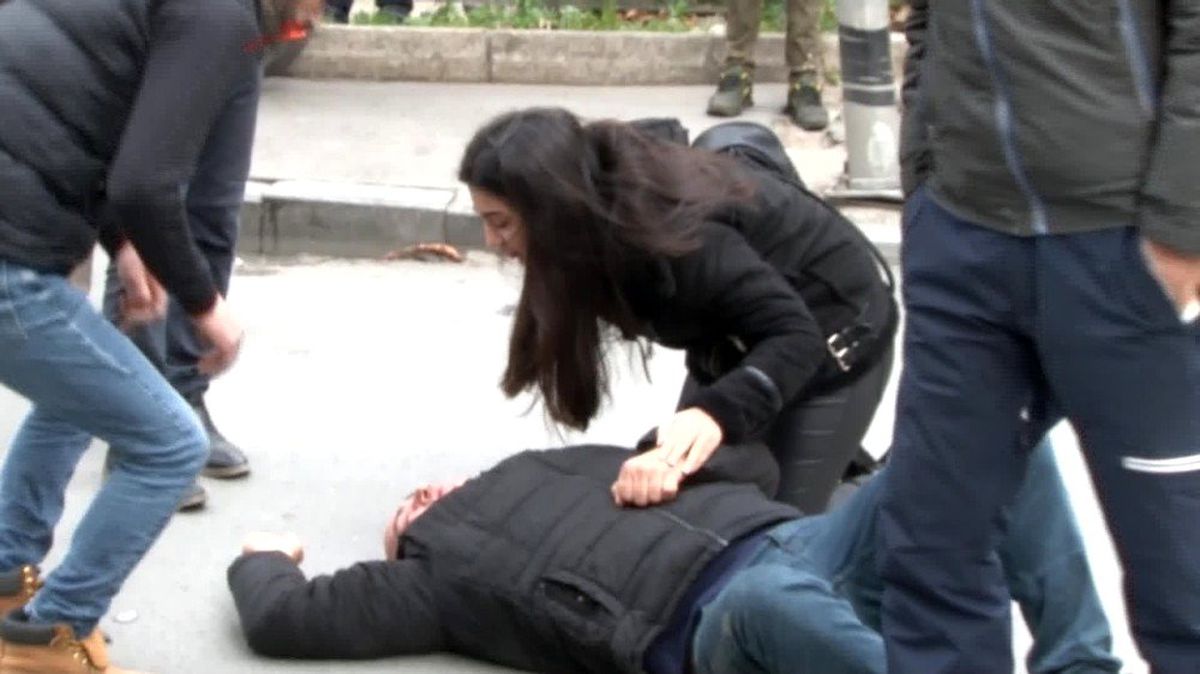 (Özel) Şişli\'de insanlık ölmemiş dedirten görüntü: Bir an olsun yanından ayrılmadı