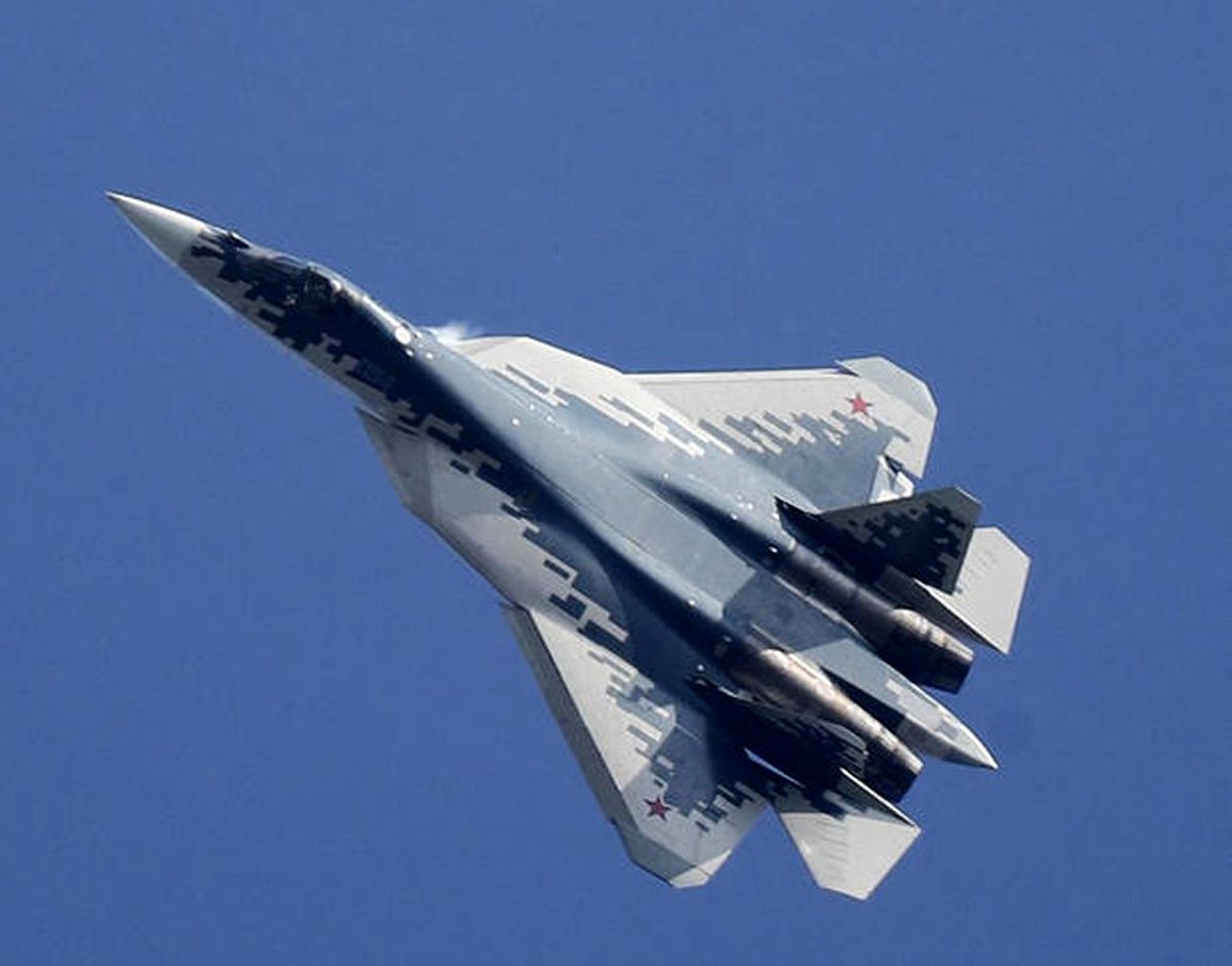 Rusya\'da Su-57 savaş uçağı, test uçuşu sırasında düştü