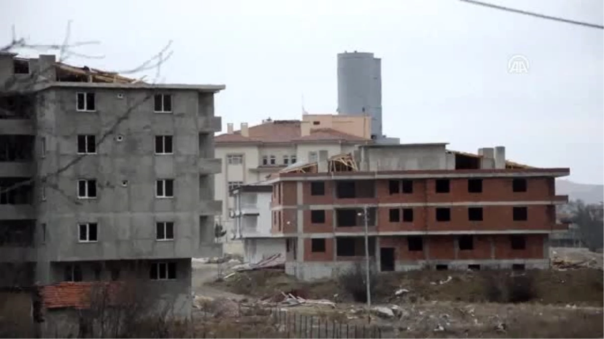 Samsun\'da kuvvetli rüzgar nedeniyle iki inşaatın çatısı uçtu