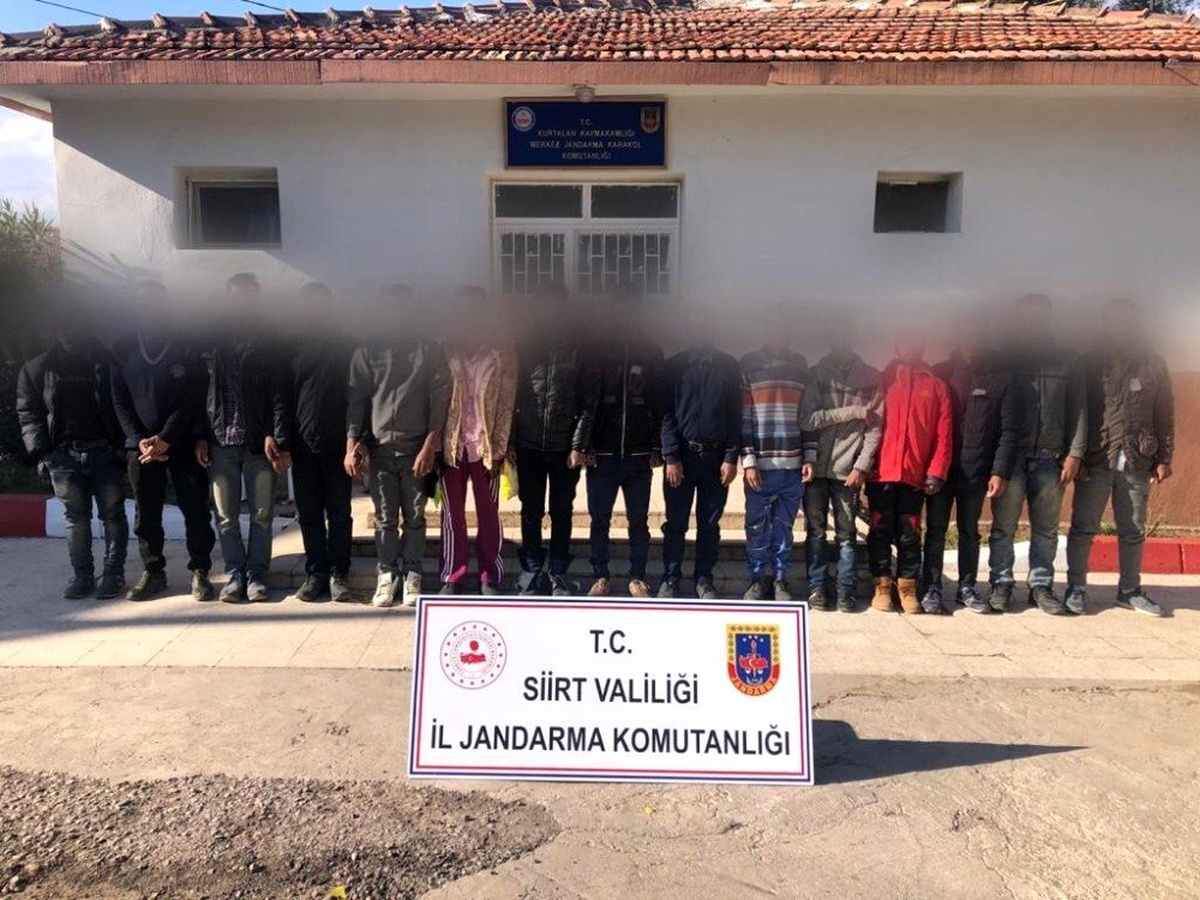Siirt\'te Bangladeş uyruklu 15 düzensiz göçmen yakalandı