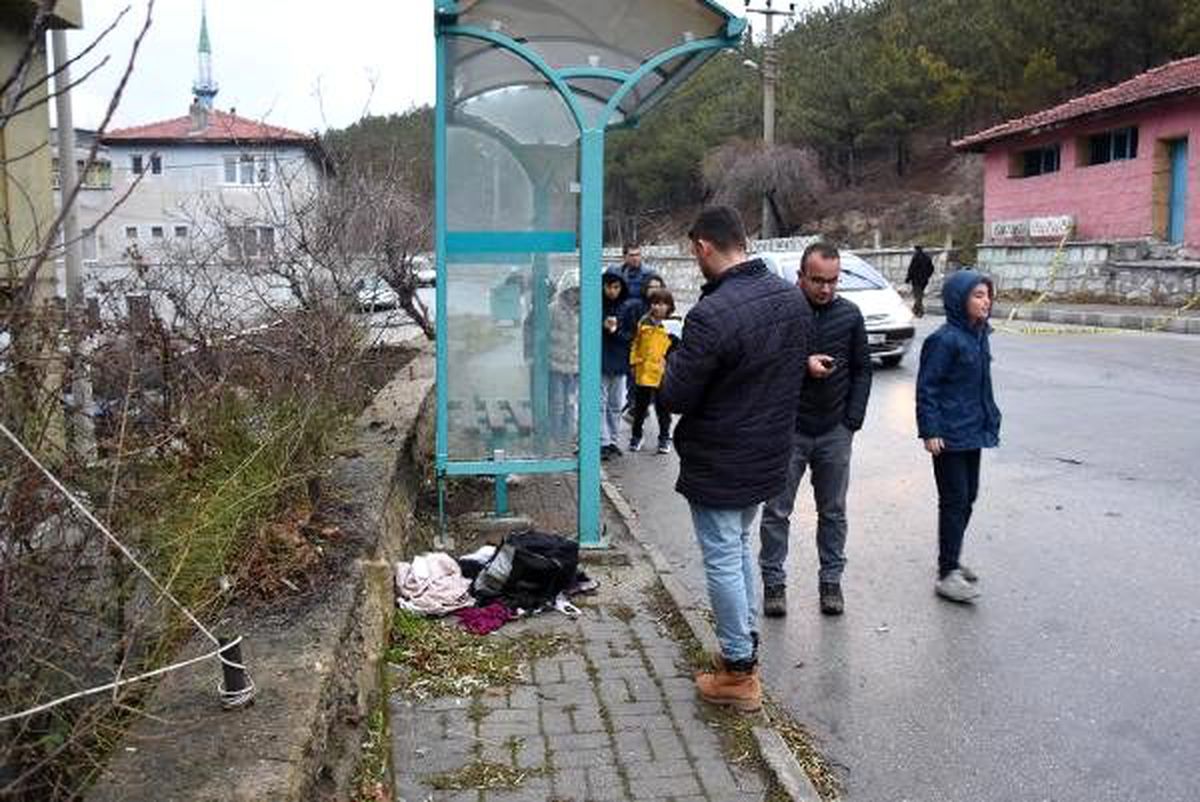 Şüpheli çantadan kıyafet çıktı