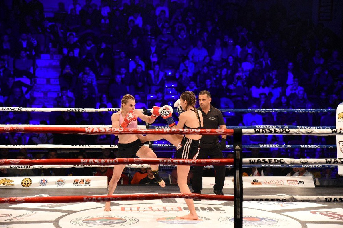 Toroslar Belediyesi\'nden muaythai sporuna destek