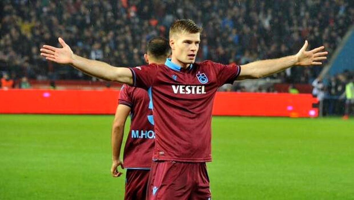 Trabzonspor\'u golcü oyuncusu Sörloth taşıyor