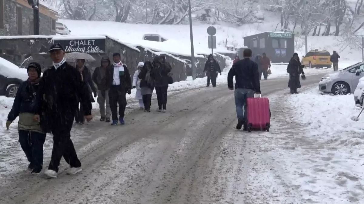 Uludağ\'da kar yağışı başladı, otellerde yer bulmak neredeyse imkansız