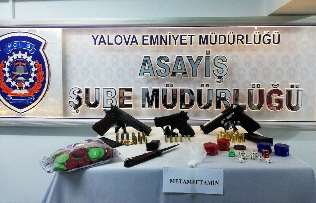 Yalova\'da kumarhane baskını