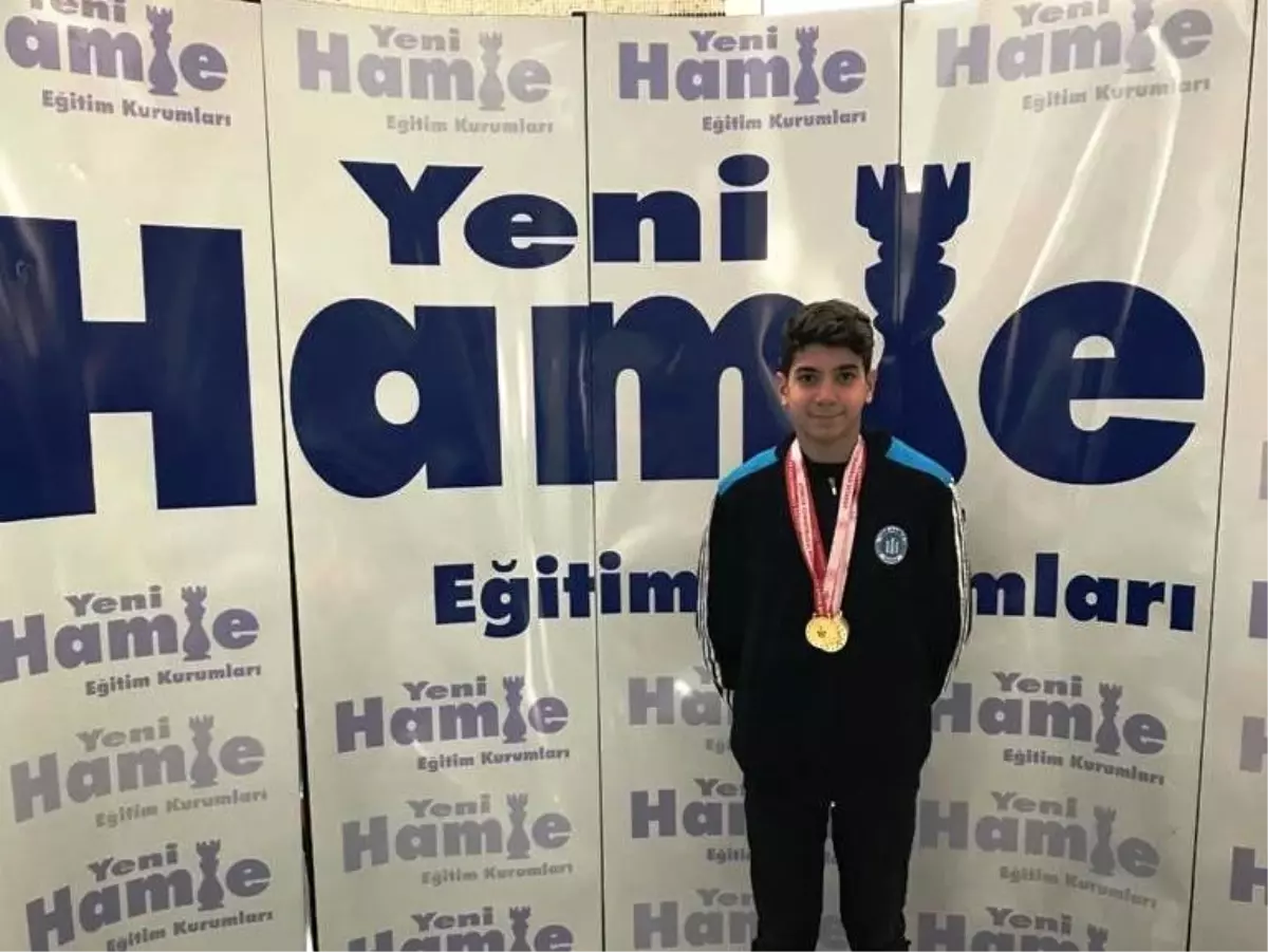 Yeni Hamle Koleji öğrencisinden yüzme başarısı