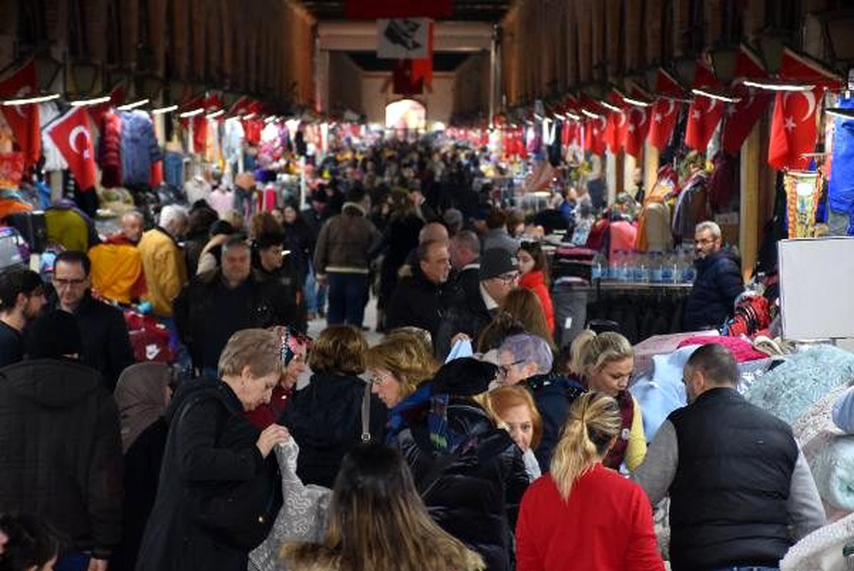 Yunan ve Bulgar turistler, Noel alışverişi için Edirne\'ye akın ediyor