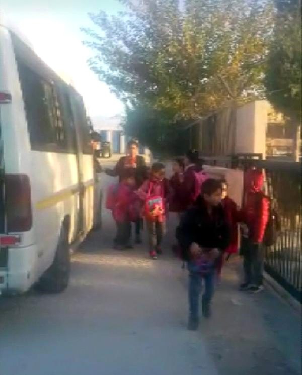 17 kişilik kapasitede 34 öğrenci taşıyan okul servisi trafikten men edildi