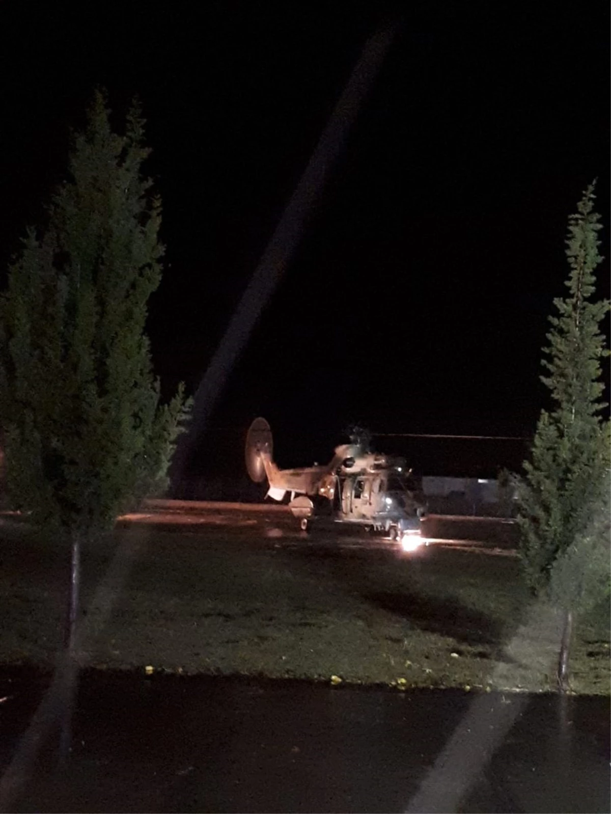 Adana\'da sağanak nedeniyle araçta mahsur kalanlar helikopterle kurtarıldı