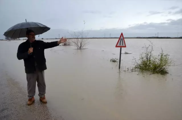 Adana’da sel KozanCeyhan yolunu kapattı Son Dakika