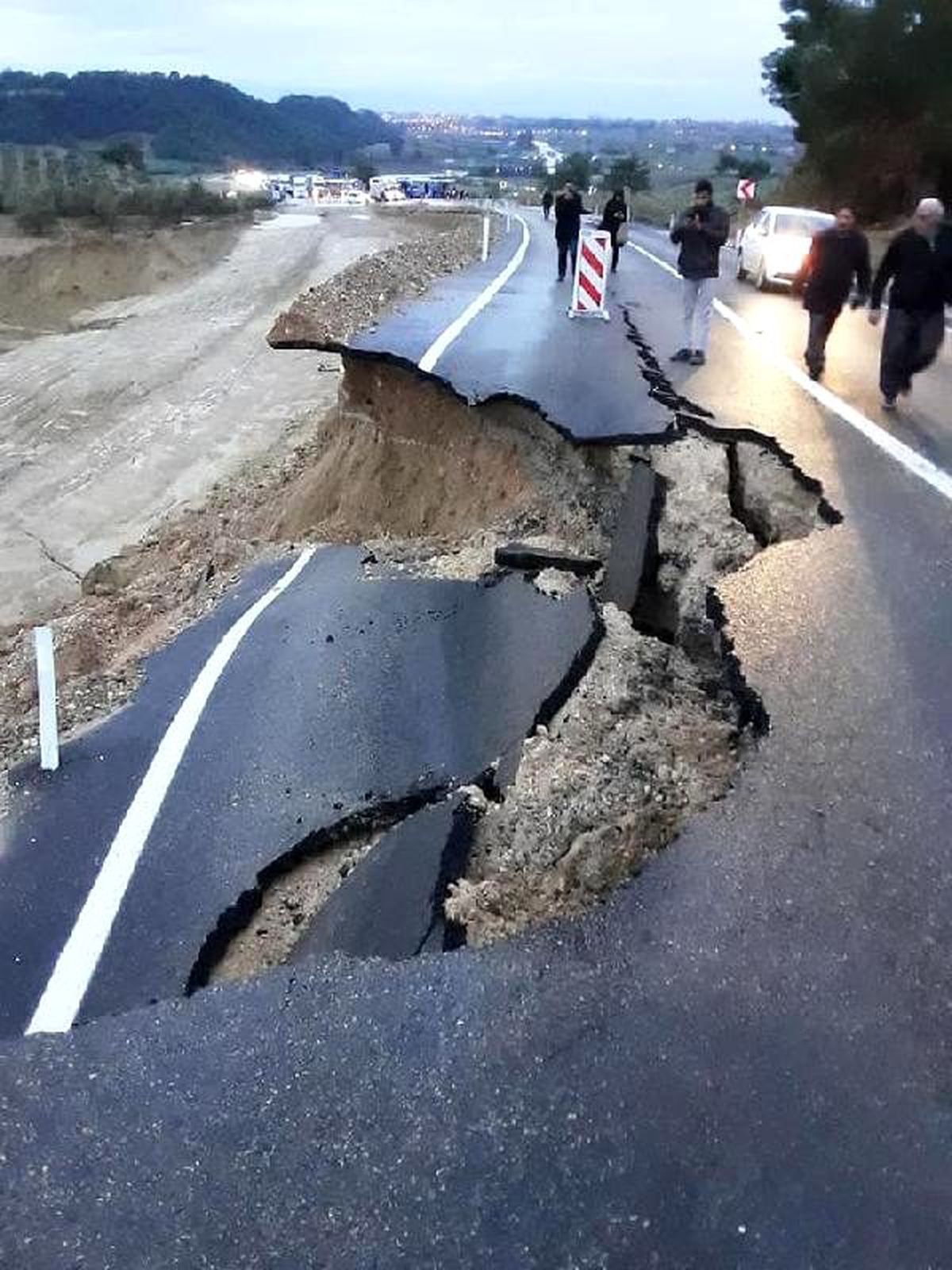 Adana sele teslim oldu (2)