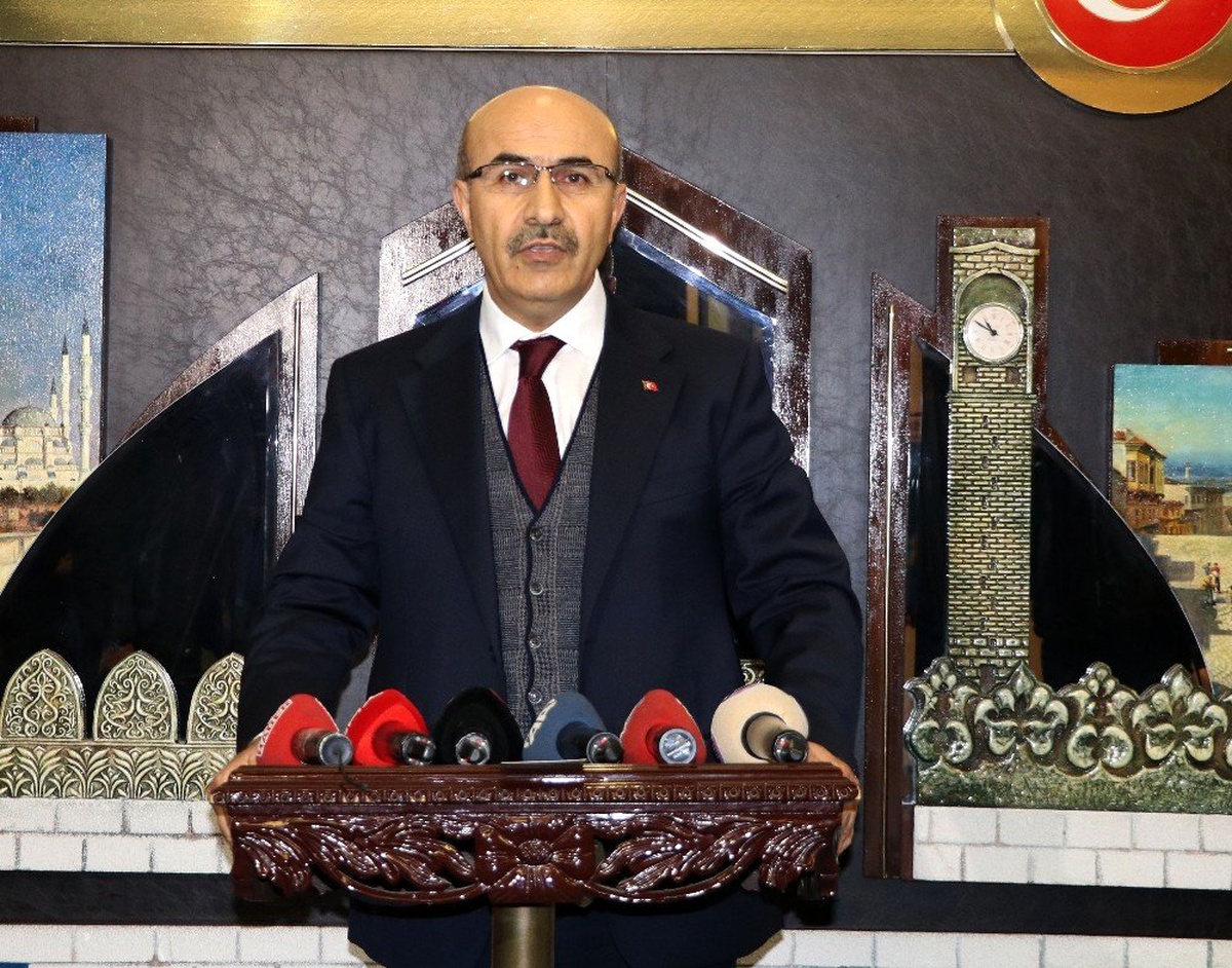 Adana Valisi Demirtaş: "Son yılların en büyük doğal afetiyle karşı karşıyayız"