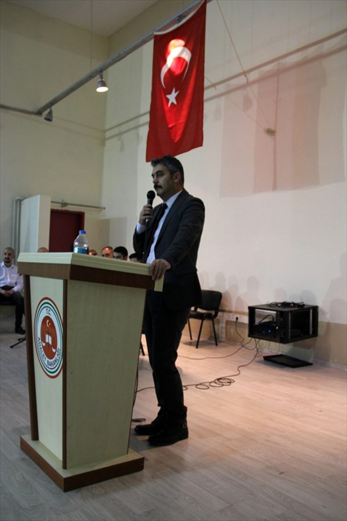 Akşehir Cezaevi\'ndeki tutuklu ve hükümlüler hatim duası yaptı