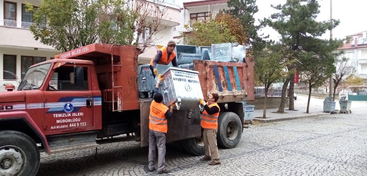 Akşehir\'de çöp konteynerleri yenileniyor