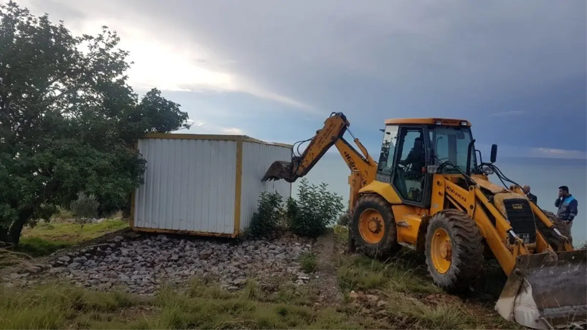 Alanya Belediyesinden kaçak yapıya müdahale