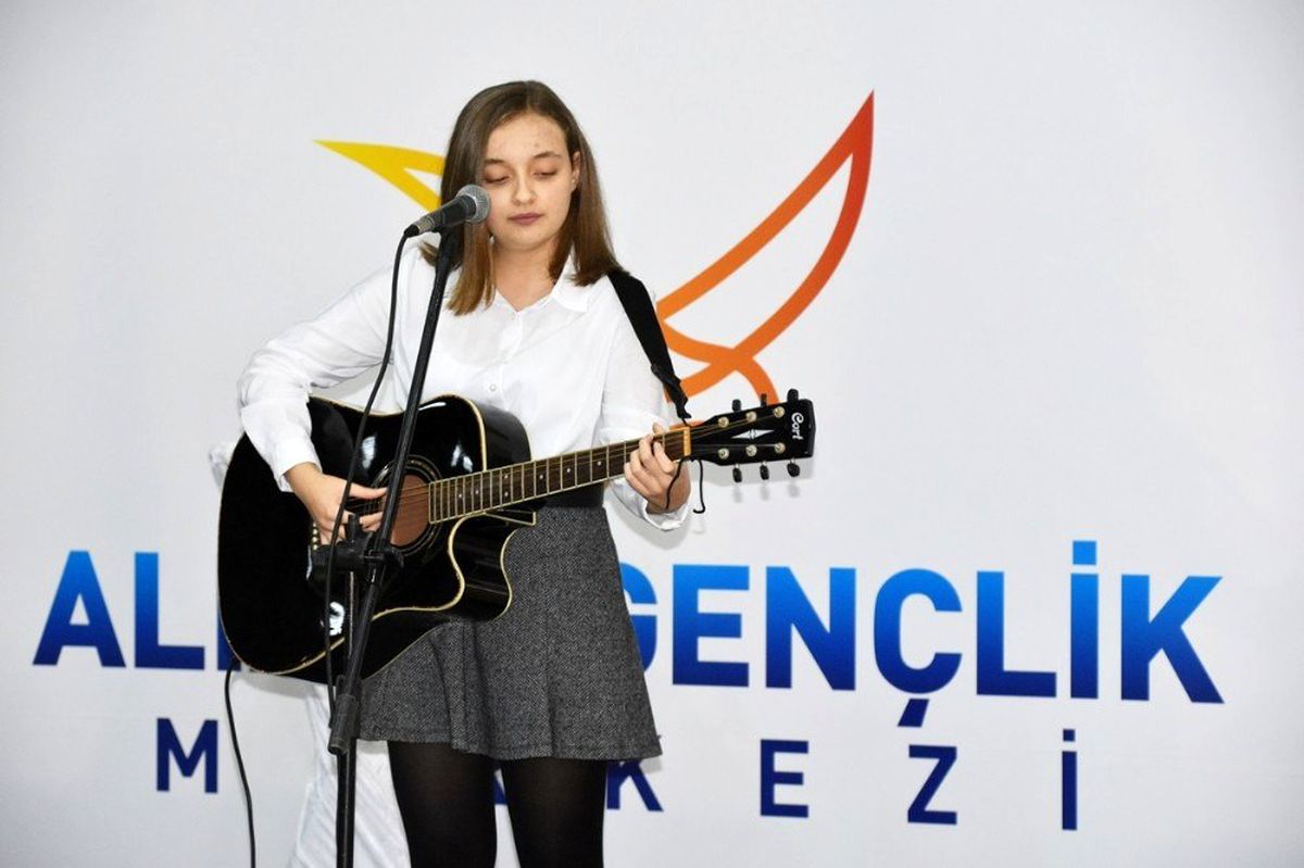 Aliağa Gençlik Merkezinde eğlence devam ediyor