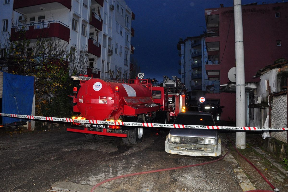 Antalya\'da bir evde çıkan yangın söndürüldü