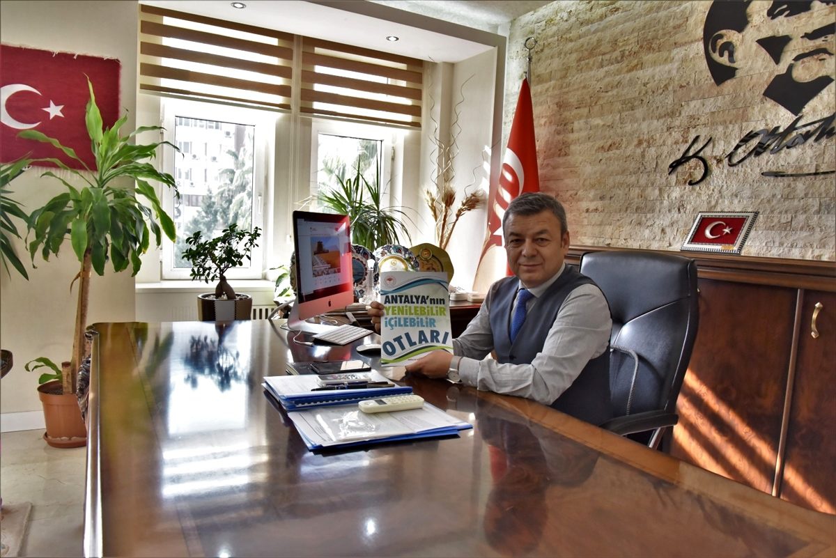 "Antalya\'nın yenilebilir ve içilebilir otları" kitabı yayımlandı