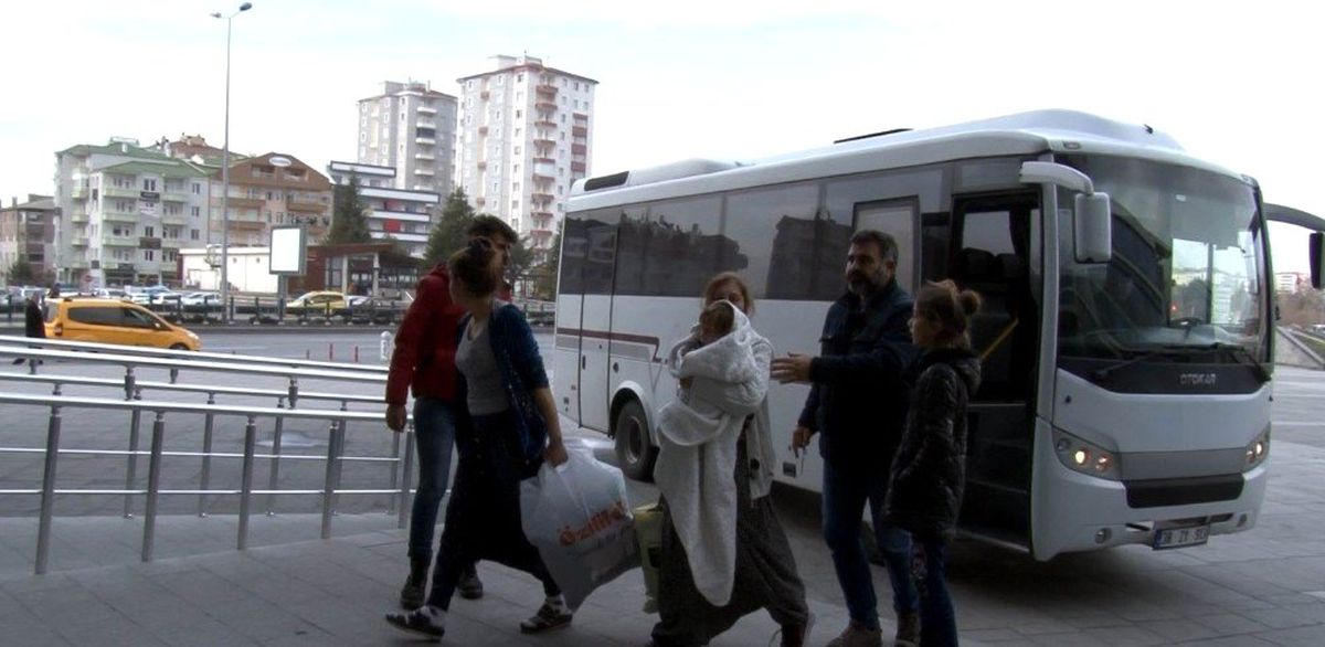 Aranan şahıs polisi görünce birinci kattan atladı