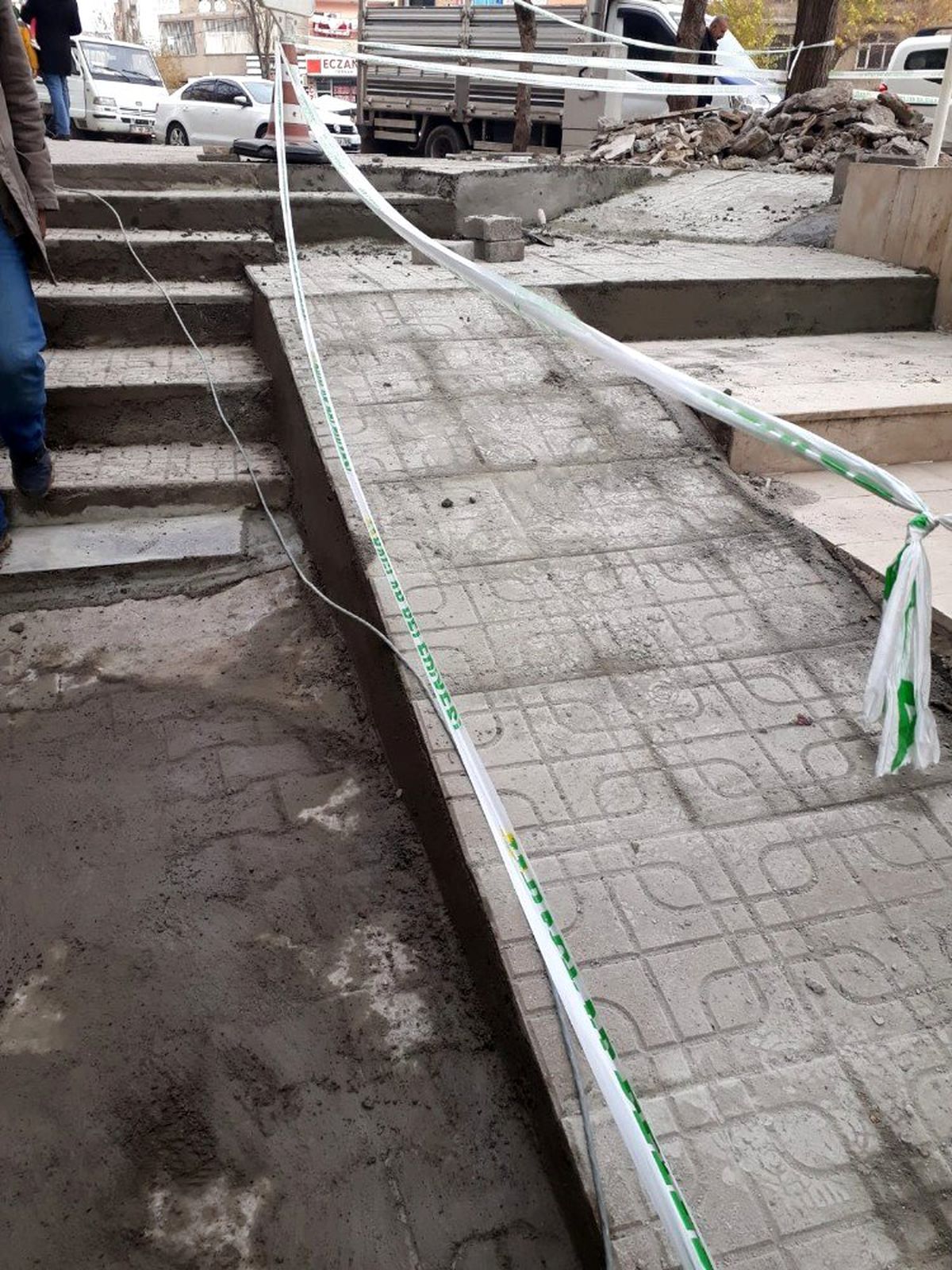 Bağlar\'da engelli vatandaşlar için rampa çalışması