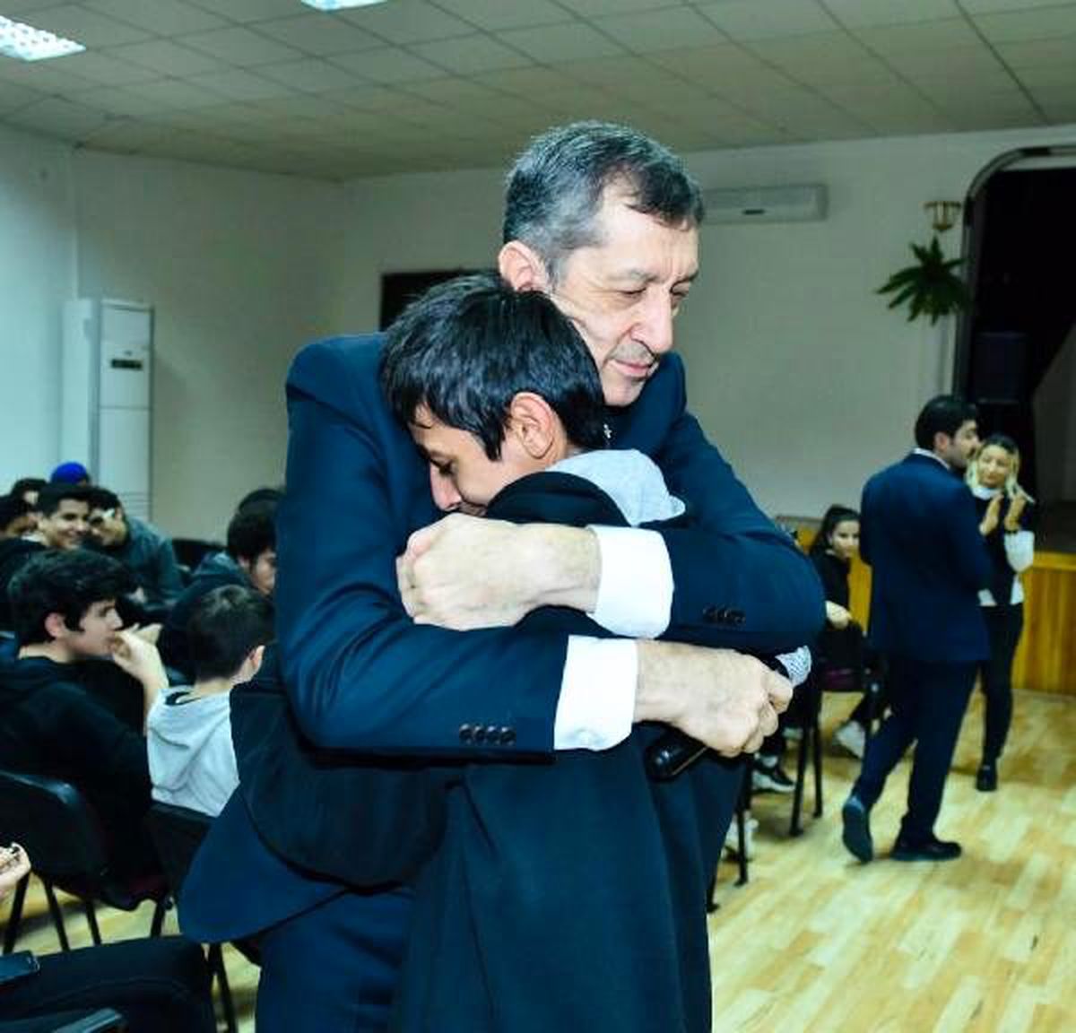 Bakan Selçuk\'tan duygusal paylaşım