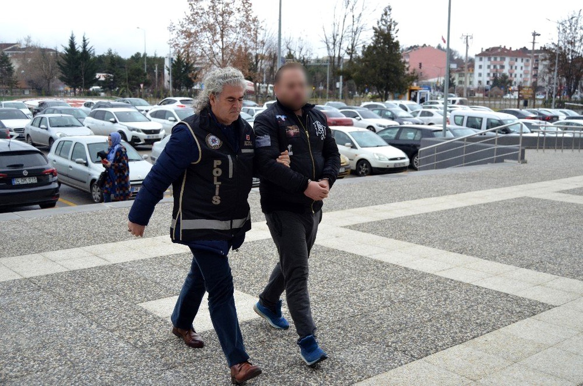Bolu\'da, vergi dairesi çalışanı uyuşturucu operasyonunda yakalandı