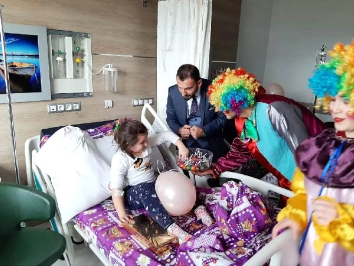 BUBYO öğrencileri, hastanede tedavi gören çocukları ziyaret etti