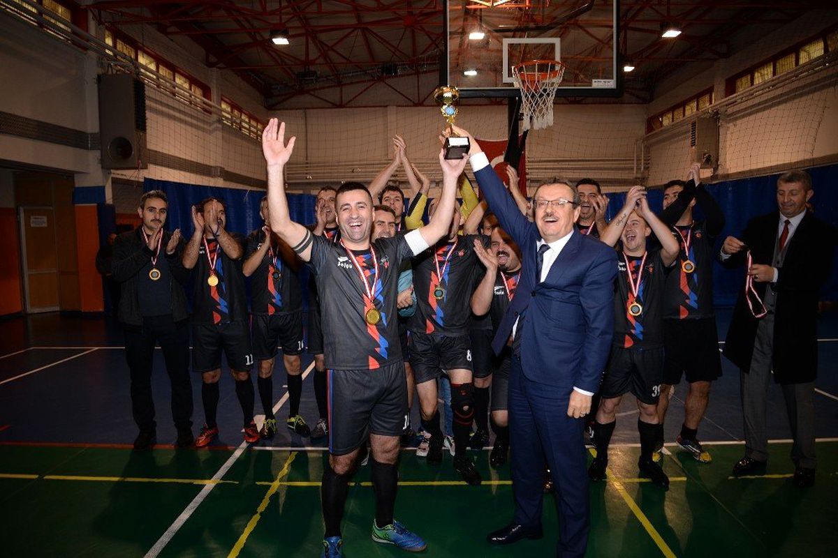 BUÜ Halı Saha Turnuvası\'nda \'Tsunami\' esti