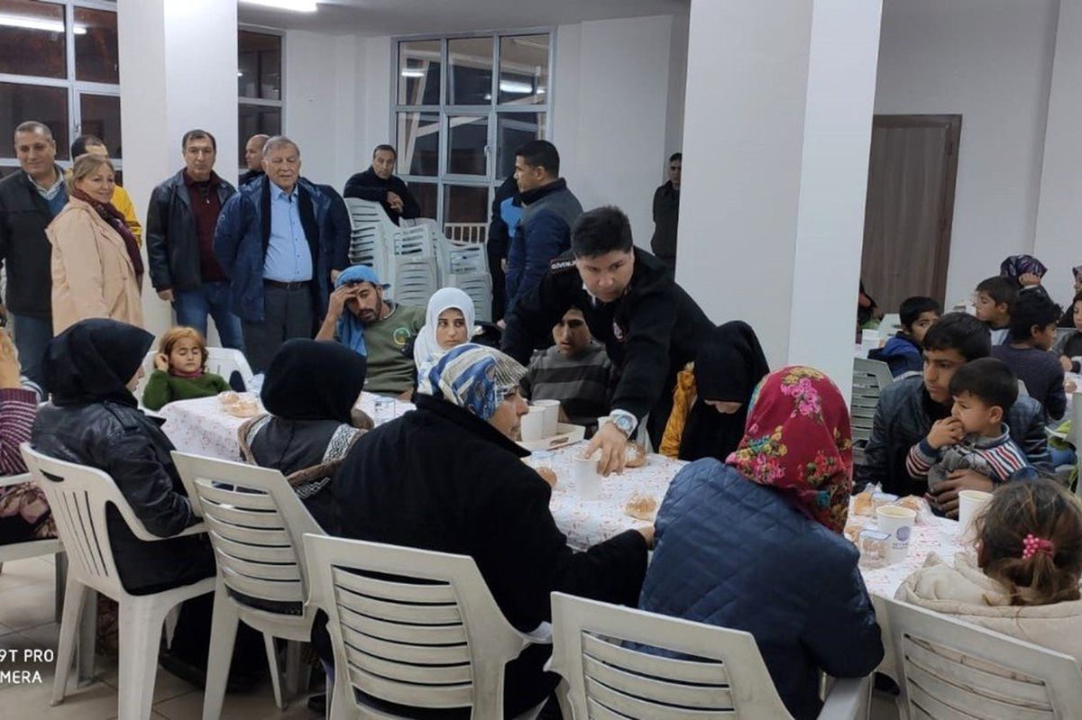 Çadırda mahsur kalan mülteciler kurtarıldı