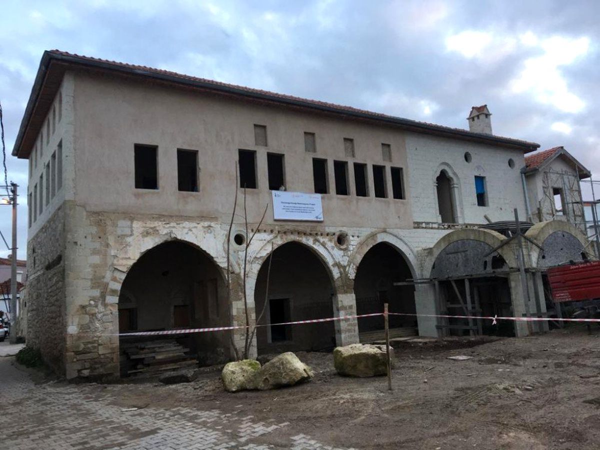 Çeşme\'deki Osmanağa Konağında restorasyon yeniden başladı