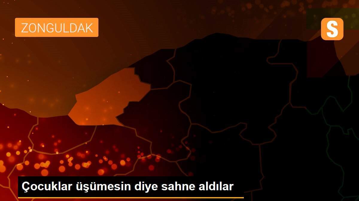 Çocuklar üşümesin diye sahne aldılar