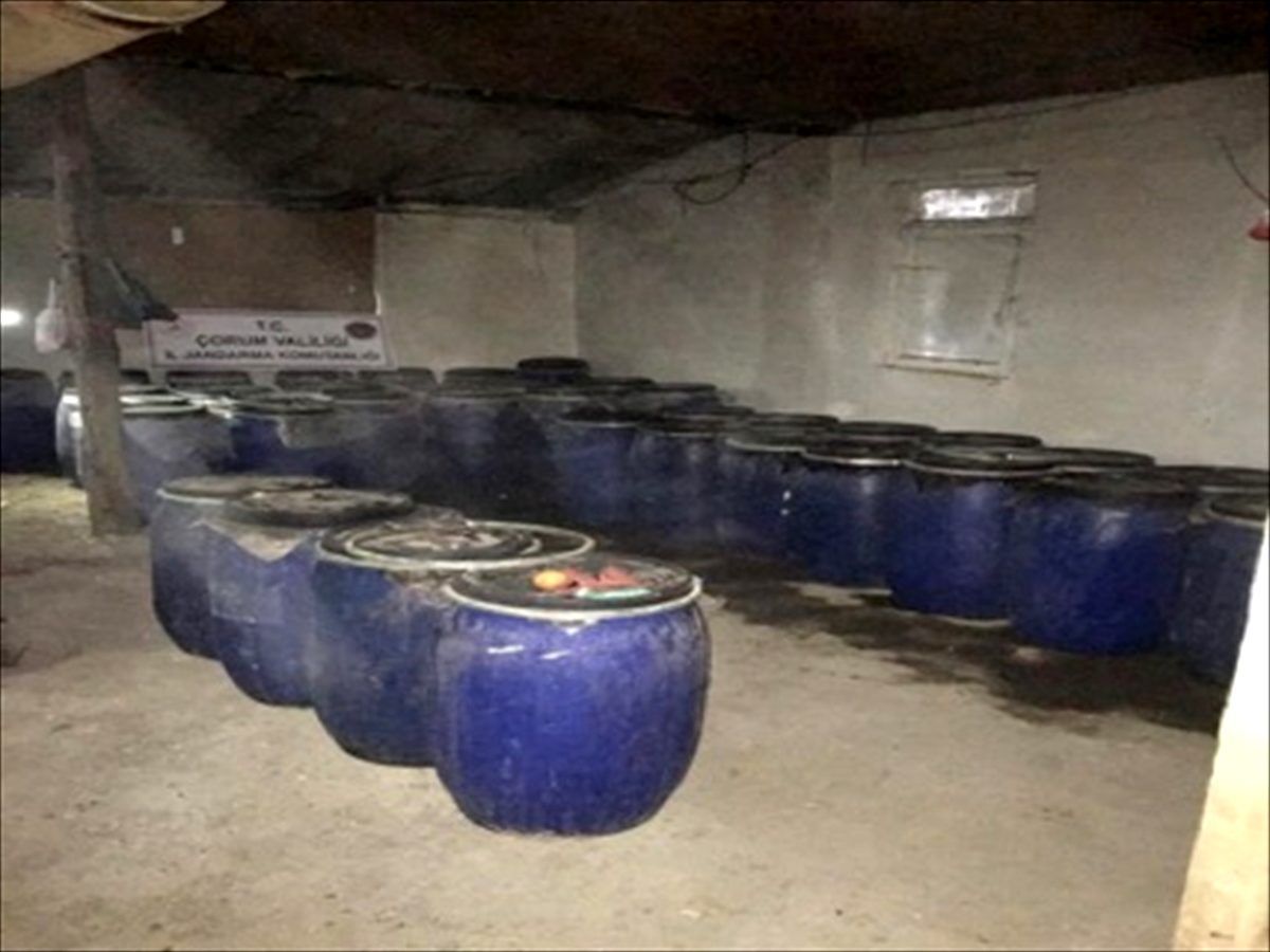 Çorum\'da 4 bin 830 litre sahte içki ele geçirildi