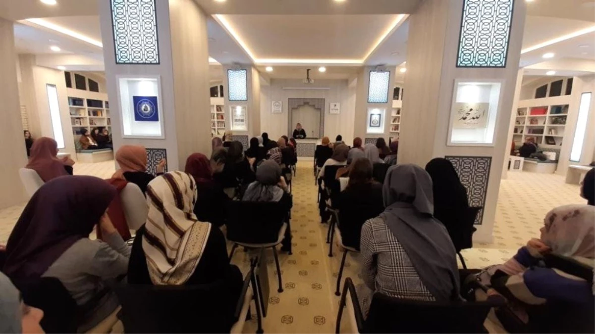 Diyanet Gençlik Merkezi kız öğrencilere eğitim veriyor