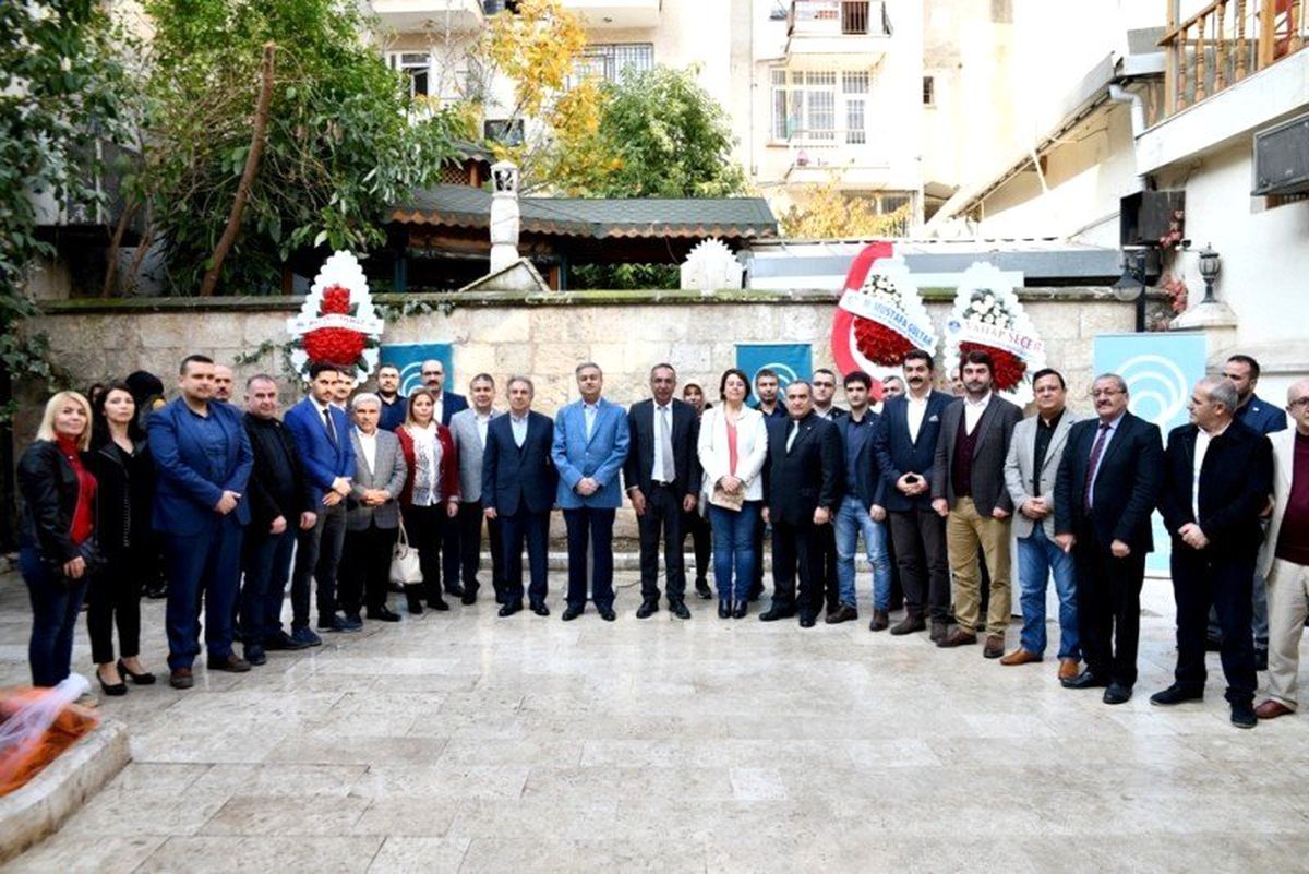 \'Dostluk Hatıraları\' kitabının tanıtımı Vali Su\'nun katılımıyla yapıldı