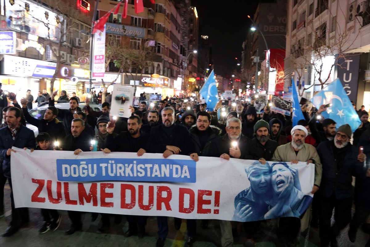 Elazığ\'da Doğu Türkistan için "Sessiz Çığlık" yürüyüşü